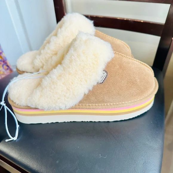 Tan Bearpaw Retro Loki Platform Slippers - Picture 11 of 14